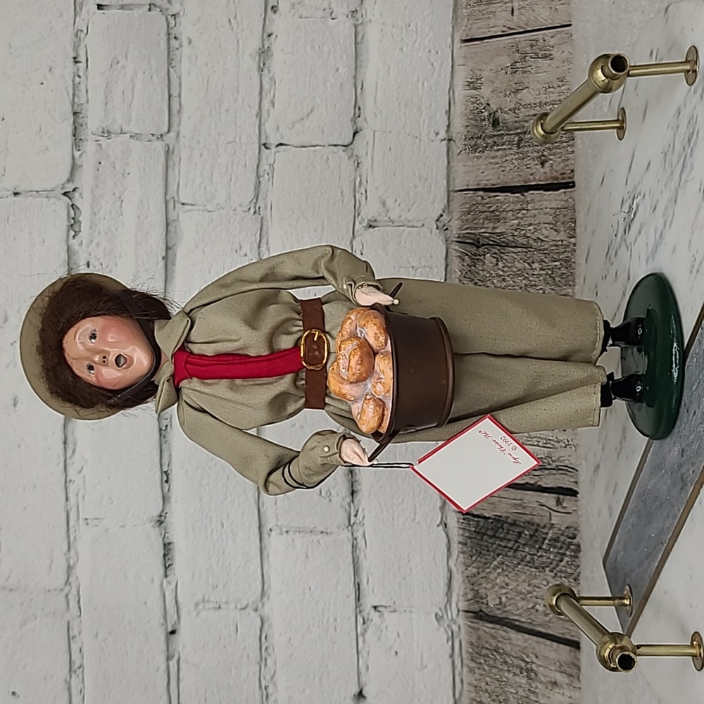 Byers' Choice Caroler Handmade 2002 Salvation Army WWI Woman with Donuts Vintage